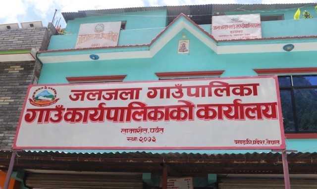 जलजला गाउँपालिकामा पहिरोले घर विस्थापित, खेती योग्य जमिन बने  बगर